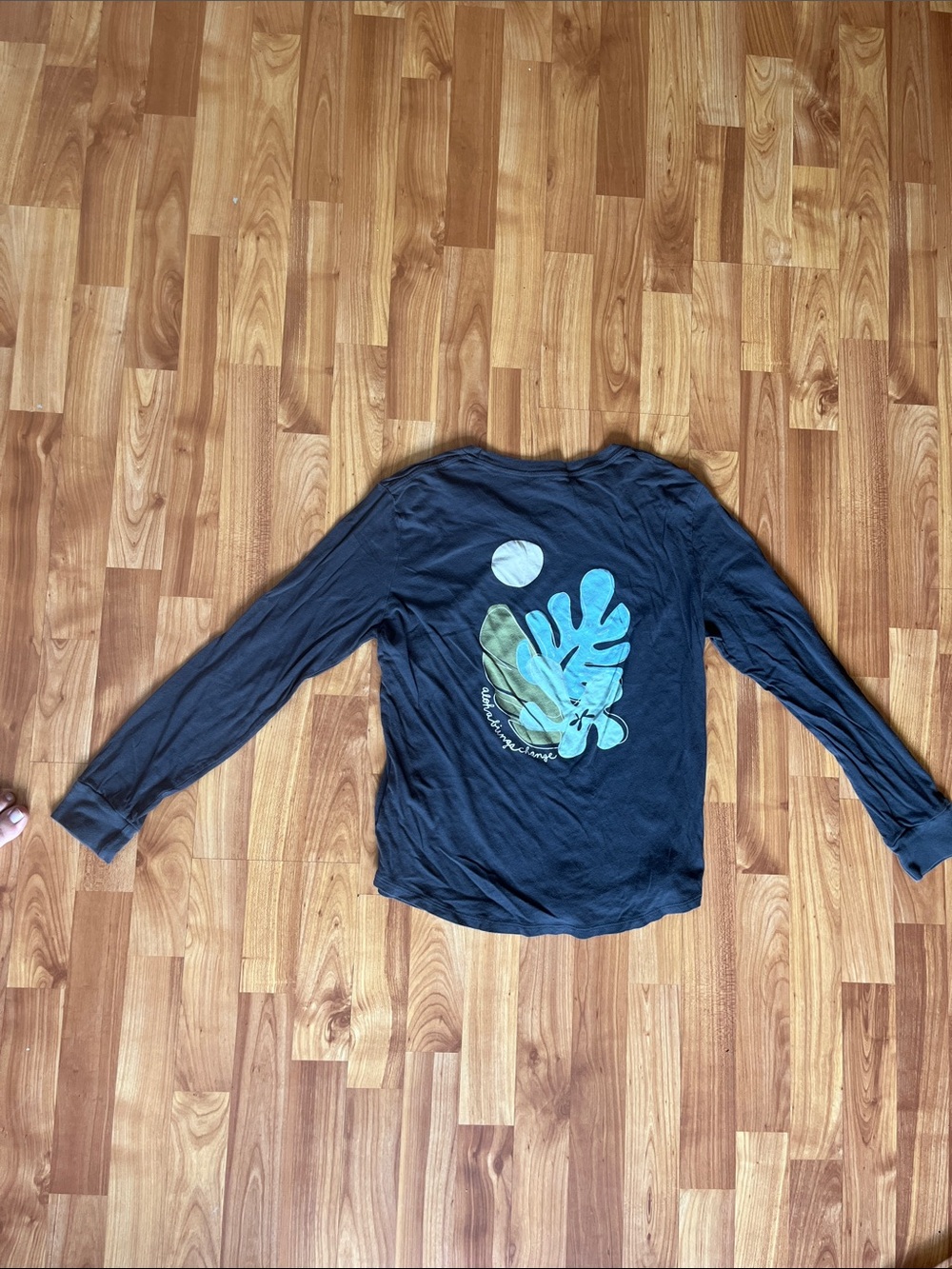 Women’s S Long-Sleeve Graphic Top - Navy with Teal Print